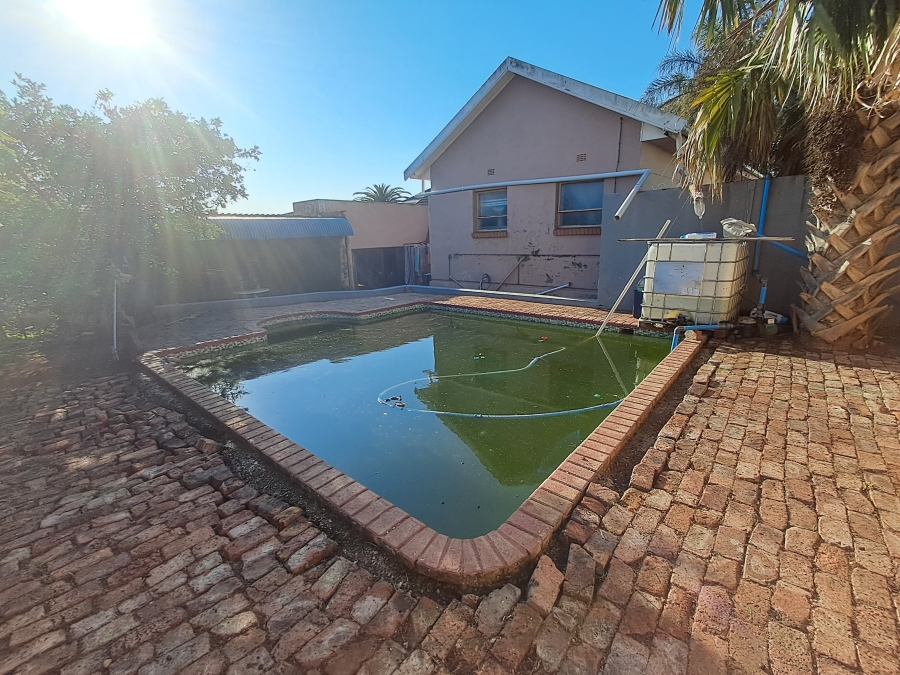 4 Bedroom Property for Sale in Van Riebeeck Hoogte Eastern Cape
